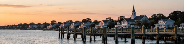 Waterfront homes and docks in Beaufort, NC